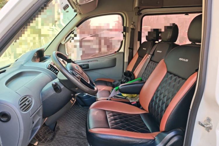 Used SAIC MAXUS Xintu V80 2019 2.5T Classic Edition 6-Speed Manual – Aoyuntong Modified Version Short Wheelbase Mid-Height Roof 5/6 Seats
