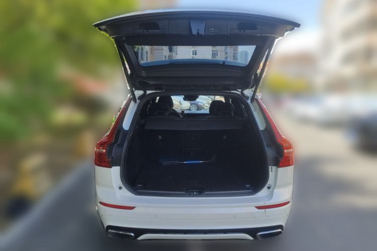 Used Volvo XC60 2019 T5 4x4 Smart & Dynamic Sport Edition China VI Standard
