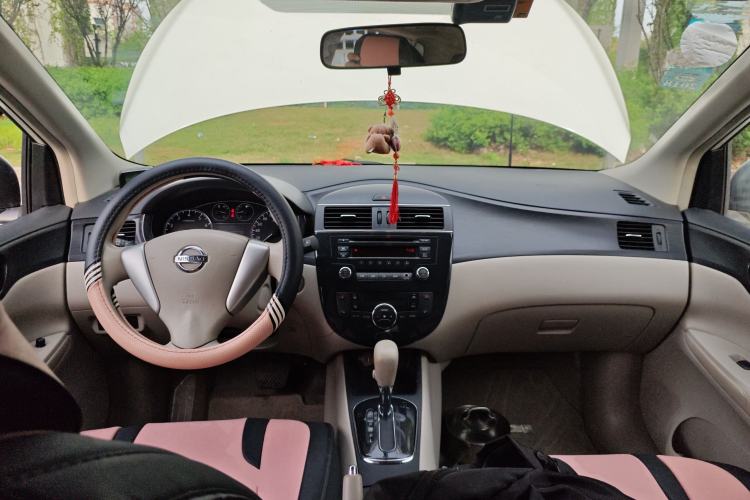 Used Nissan Tiida 2011 1.6L CVT Smart Version Center Console