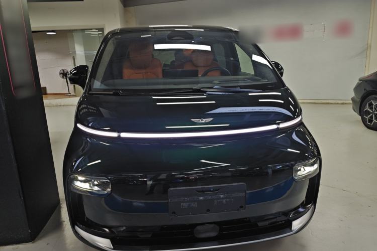 Used Geely Galaxy LEVC L380 2024 140-Degree 6-Seater All-Wheel-Drive Ultra Front