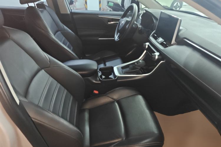 Used Toyota Wildlander 2020 2.0L CVT Two-Wheel Drive Luxury Edition Right Front Seat