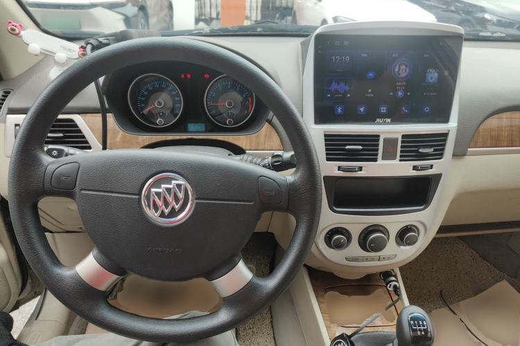 Used Buick Excelle 2015 1.5L Manual Classic Trim Center Console