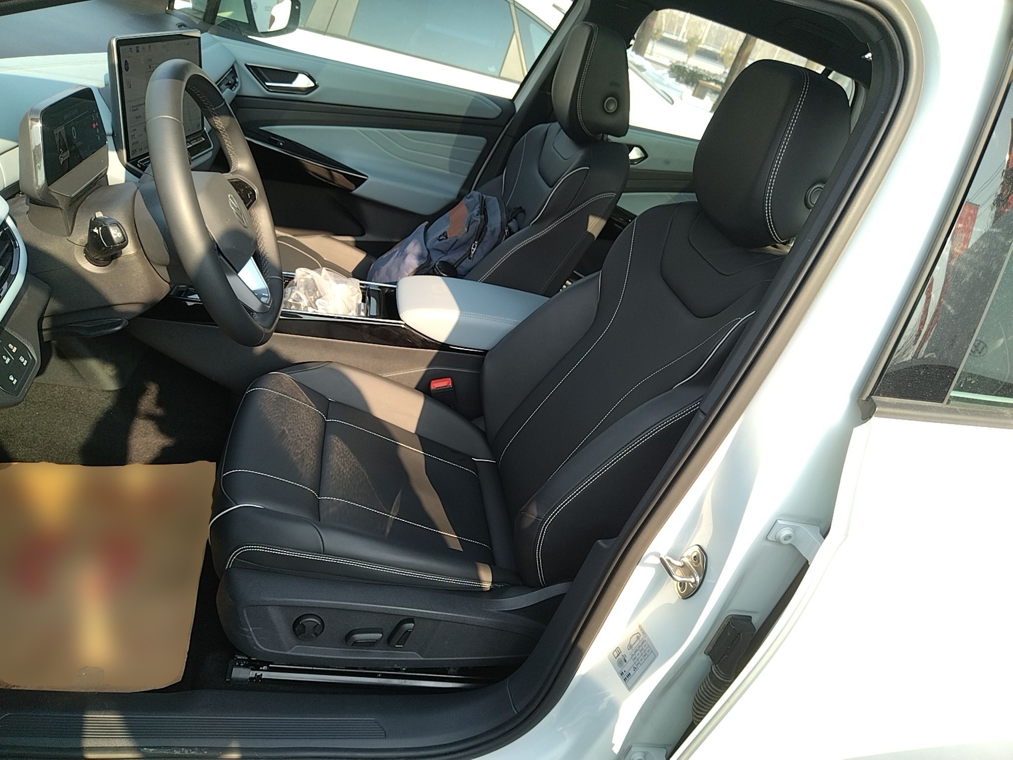 Переднее сиденье в автомобиле