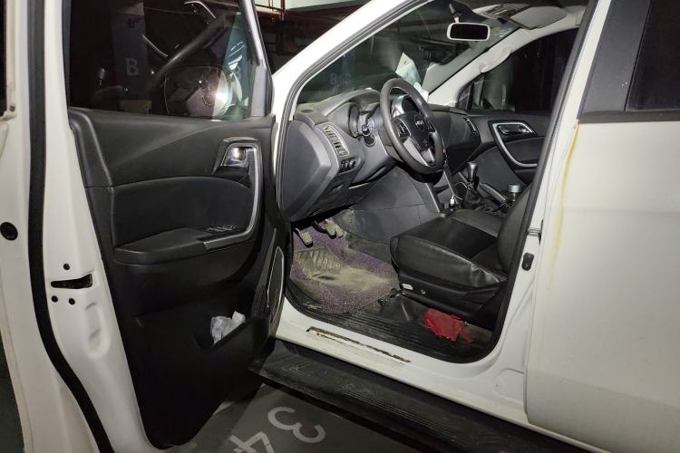 Used JMC Yuhu 5 2018 2.4T Classic Edition Diesel Manual 4x4 Luxury Long-Wheelbase JX4D24A5L