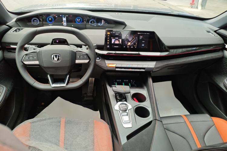 Used CHANGAN UNI-V 2024 1.5T Prestige Sport Edition Center Console