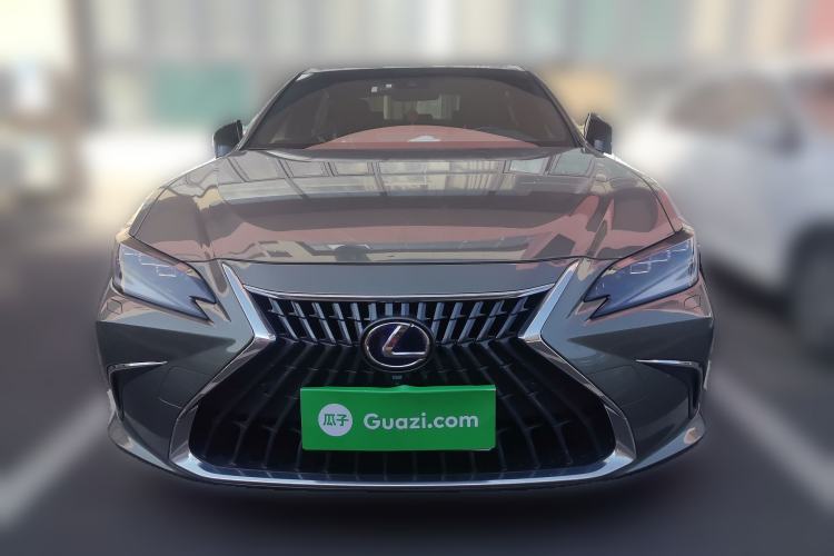 Used Lexus ES 2021 300h Deluxe Edition

