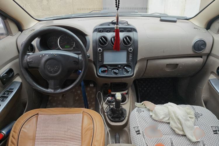 Used Wuling Hongguang 2010 1.2L Comfort Edition China IV Center Console