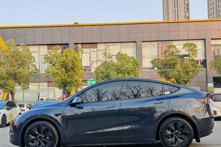 Used Tesla Model Y 2024 Long-Range All-Wheel-Drive Version