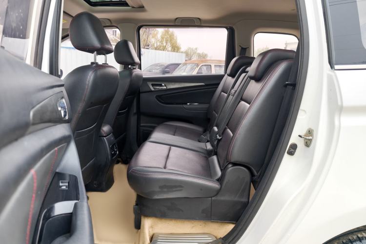 Used CHANGAN KAICHENG Oushang A600 2016 1.5L Manual Luxury 7-Seater Interior 7