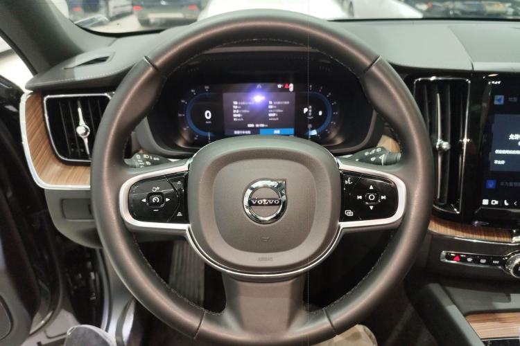 Used Volvo XC60 2024 B5 4x4 Smart Luxury Edition Steering Wheel