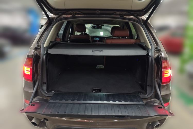 Used BMW X5 2013 xDrive35i Leading Model Trunk