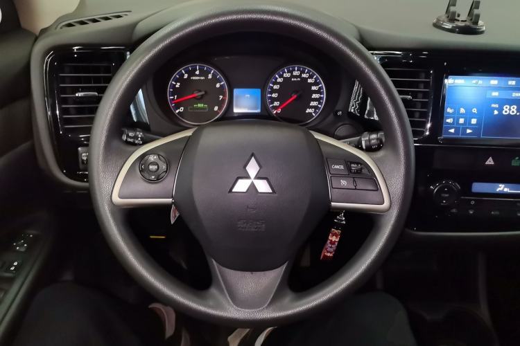 Used Mitsubishi Outlander (Import) 2014 2.0L Two-Wheel Drive Sport Value Edition 5 Seats
