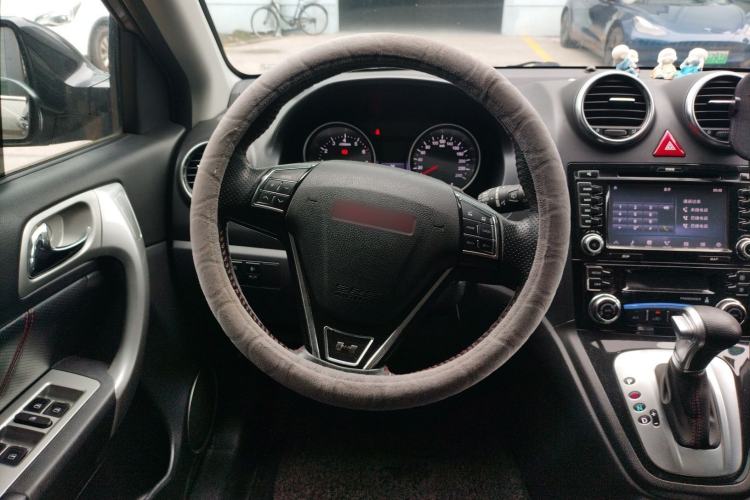 Used Haval H6 2013 Upgraded Model 2.4L Automatic Two-Wheel Drive Elite Version