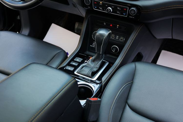 Used Jeep Grand Commander 2018 2.0T Four-Wheel Drive Smart Enjoyment Version China V Emission Standard
