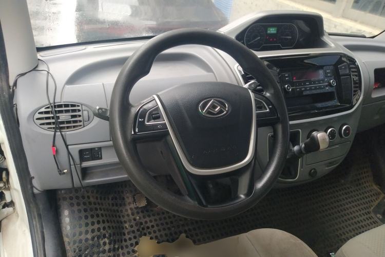 Used SAIC MAXUS Xintu V80 2021 2.0T Manual Classic City Delivery King Short Wheelbase Mid-Roof Design 3 Seats