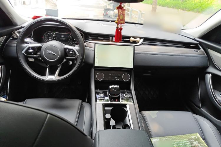 Used Jaguar XFL 2021 XFL 2.0T P200 Two-Wheel-Drive Elite Luxury Edition Center Console