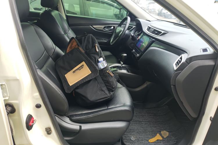 Used Nissan X-Trail 2016 2.5L CVT Sport Edition 4WD Right Front Seat