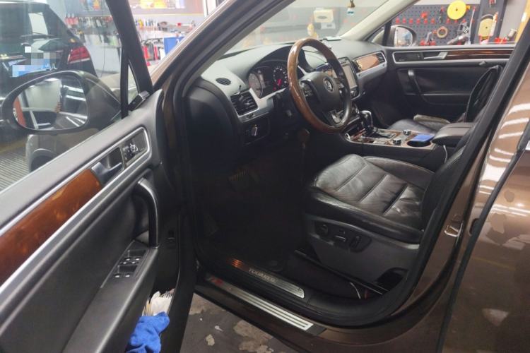 Used Volkswagen Touareg 2011 3.0 TDI Diesel Comfort Version Driver Seat