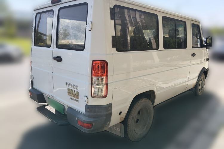 Used Iveco Daily 2020 2.5T A35 Passenger Van with Dual Tires Low Roof 5-9 Seats China V Emission Standard Rear Right 45 Deg