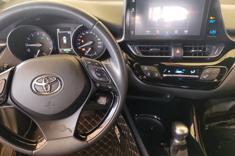 Used Toyota IZOA 2021 2.0L Yichi SPORT
