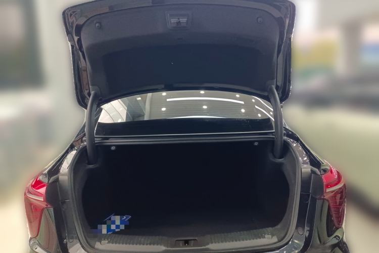 Used Hongqi H5 2025 2.0T Automatic Flag Edition – 500 000 Units Commemorative Version Trunk