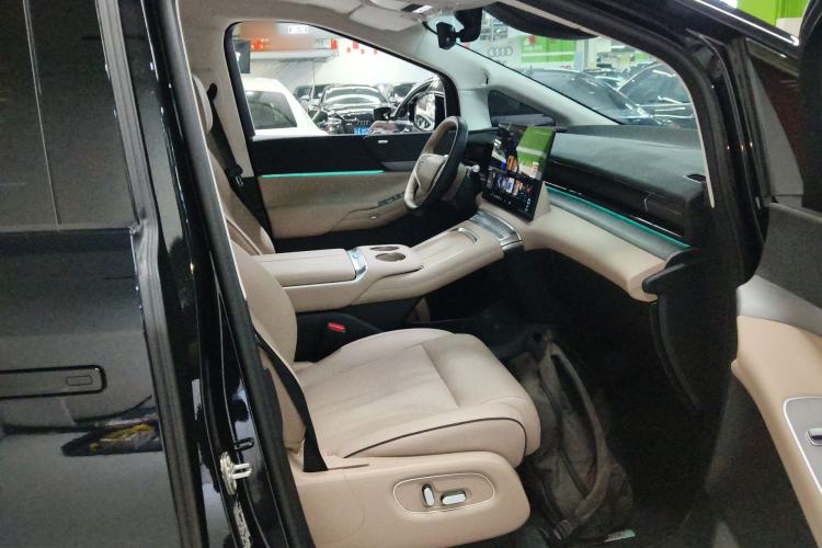 Used XPeng X9 2024 640 All-Wheel Drive High-Performance Max