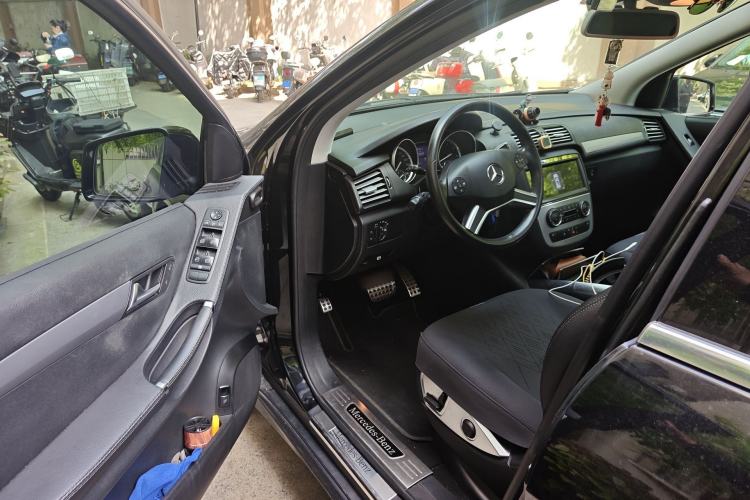 Used Mercedes-Benz R-Class 2014 R 320 4MATIC Business Model