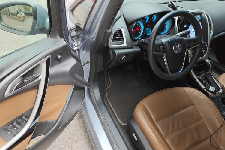 Used Buick GT 2013 GT 1.8L Automatic Fashion Edition Driver Seat