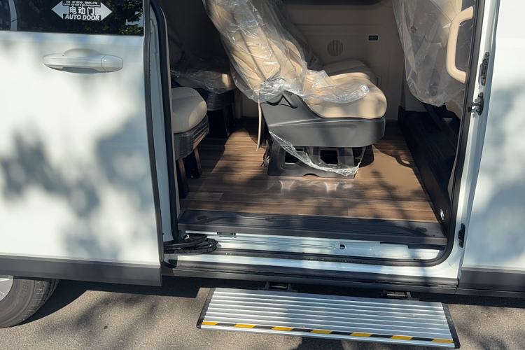 Used Iveco Fidato 2023 B33 Commercial Bus 2.0T 110 kW Manual Transmission Starlight Edition High Roof
