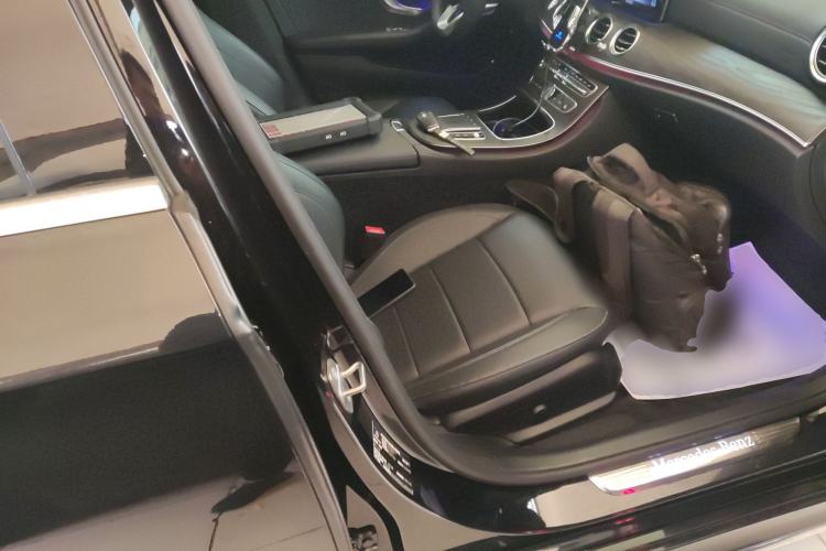 Used Mercedes-Benz E-Class 2020 Restyled E 300 L Sport Exclusive Edition Right Front Seat