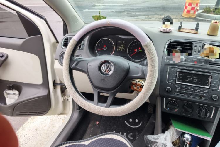 Used Volkswagen Polo 2014 1.6L Automatic Comfort Edition Steering Wheel