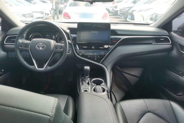 Used Toyota Camry 2021 2.0G Luxury Edition Center Console
