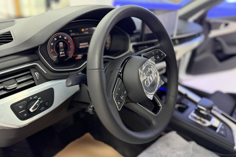 Used Audi A4L 2025 2 Million Units Enjoyment Version 40 TFSI Stylish and Dynamic Type
