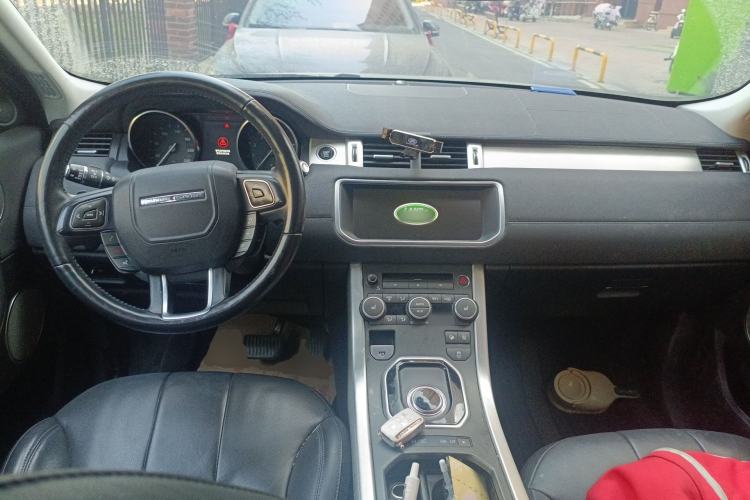 Used Land Rover Range Evoque 2018 240 PS SE Smart Brilliance Edition Center Console