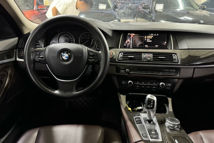 Used BMW 5 Series 2014 525Li Luxury Design Package Interior 1