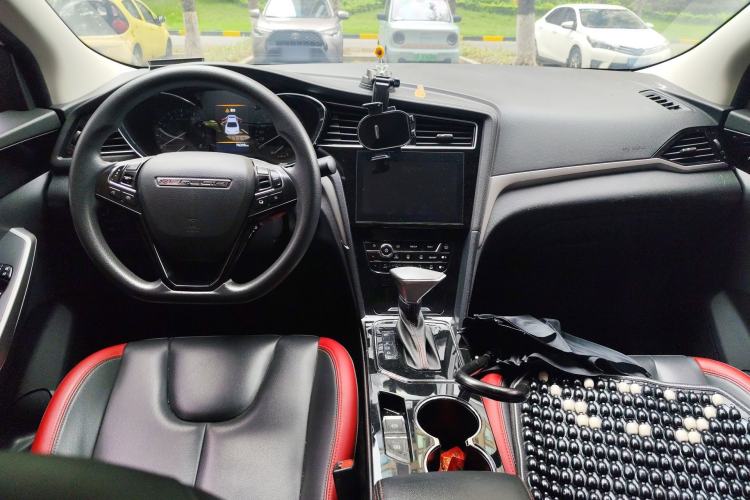 Used Venucia D60 2019 100 000 Honor 1.6L XL CVT Chenku Edition China VI Standard Center Console