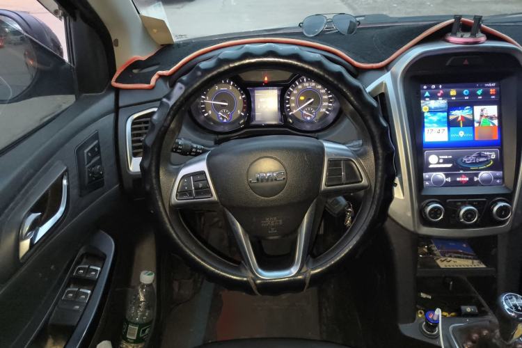 Used JMC Baodian 2020 2.5T Diesel Two-Wheel Drive Comfort Edition Standard Wheelbase JX4D25A6L Steering Wheel