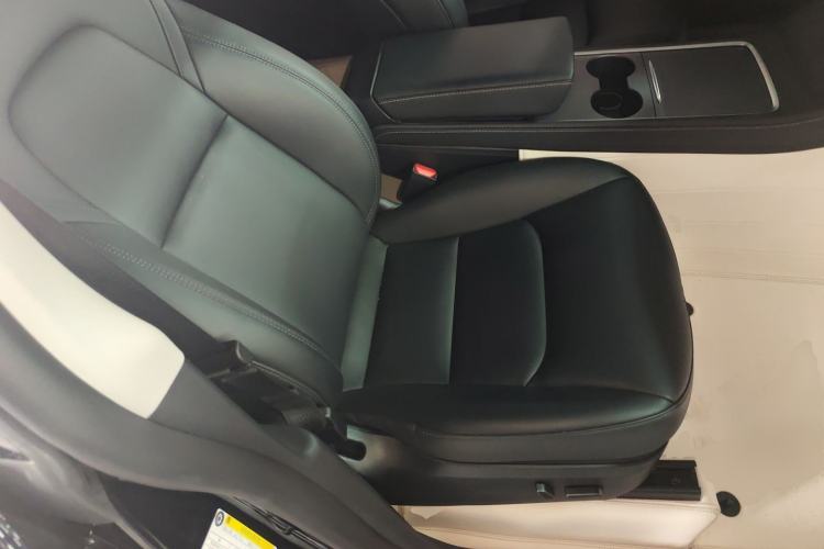 Used Tesla Model Y 2023 Rear-Wheel-Drive Version
