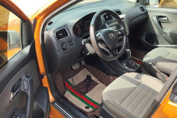 Used Volkswagen Polo 2014 1.6L Cross Polo Automatic Driver Seat