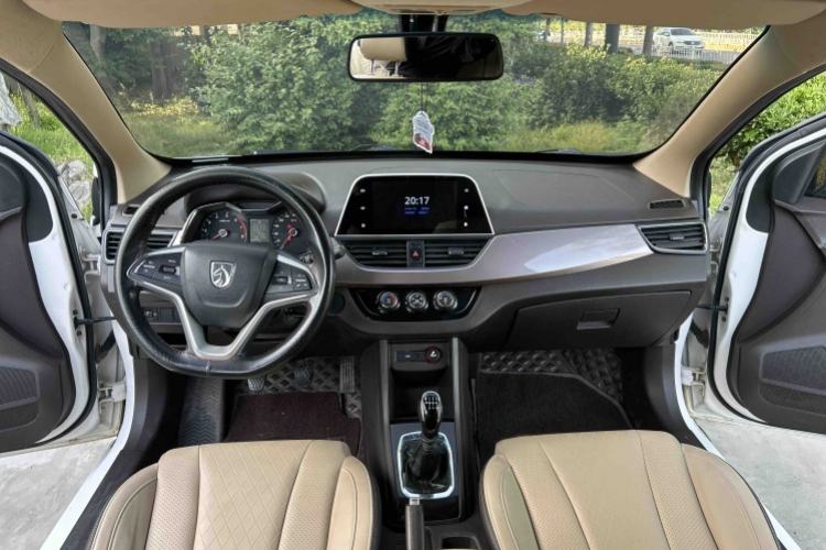 Used Baojun 310W 2017 1.5L Manual Fashion Model China V

