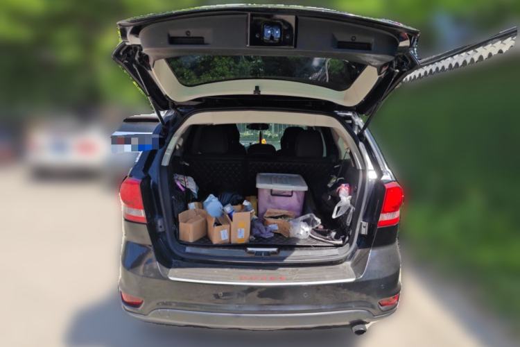 Used Dodge Journey 2013 2.4L Two-Wheel Drive Luxury Version Trunk