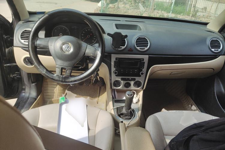 Used Volkswagen Lavida 2011 1.6L Manual Joy Version Center Console