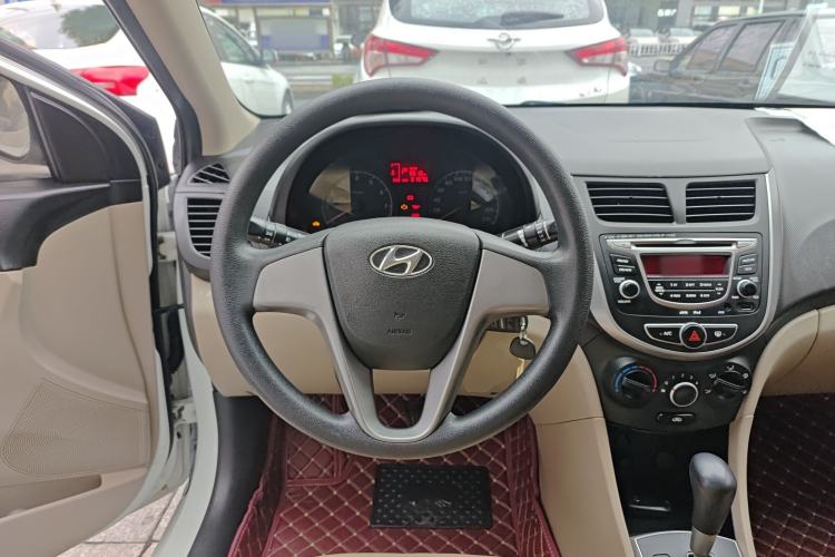 Used Hyundai Verna (older generation) 2014 1.4L Automatic Smart GLS Steering Wheel