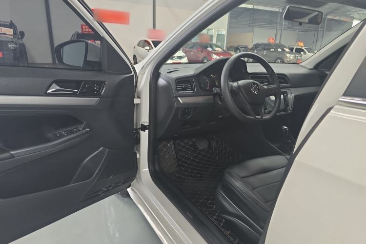 Used Volkswagen Gran Lavida 2015 1.6L Automatic Fashion Edition