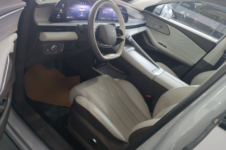 Used EXEED Stellar C-DM 2024 1.5T Long-Range Pro
