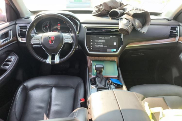 Used Roewe RX8 2018 30T Smart Connectivity Two-Wheel Drive Flagship Edition
