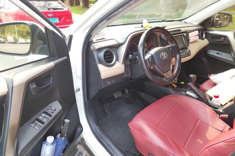 Used Toyota RAV4 2015 2.0L CVT Two-Wheel Drive Fashion Edition Driver Seat