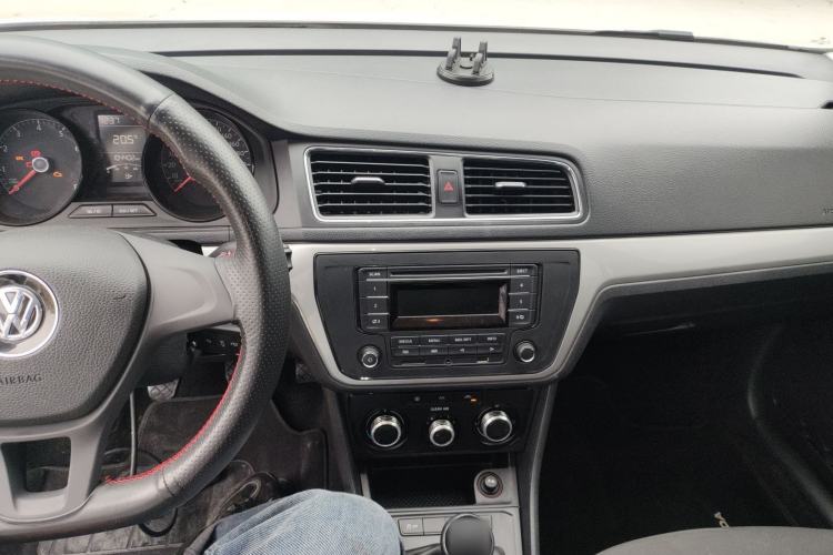 Used Volkswagen Lavida 2017 1.6L Manual Fashion Edition Center Console