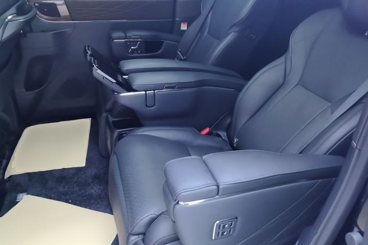 Used Toyota Vellfire 2024 Crown Dual-Engine 2.5L Ultimate Edition Left Rear Seat