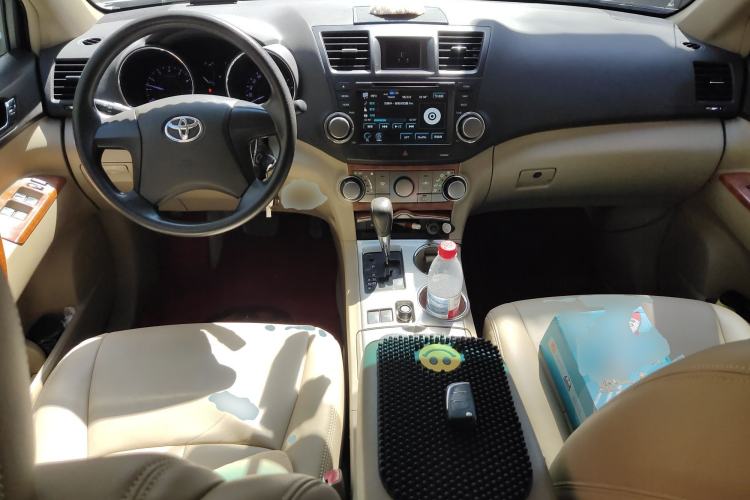 Used Toyota Highlander 2012 2.7L 2WD 5-Seater Elite Edition Center Console